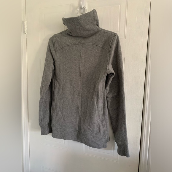 Lululemon Press Pause Pullover Heathered Medium Grey Size 2 - Picture 8 of 12